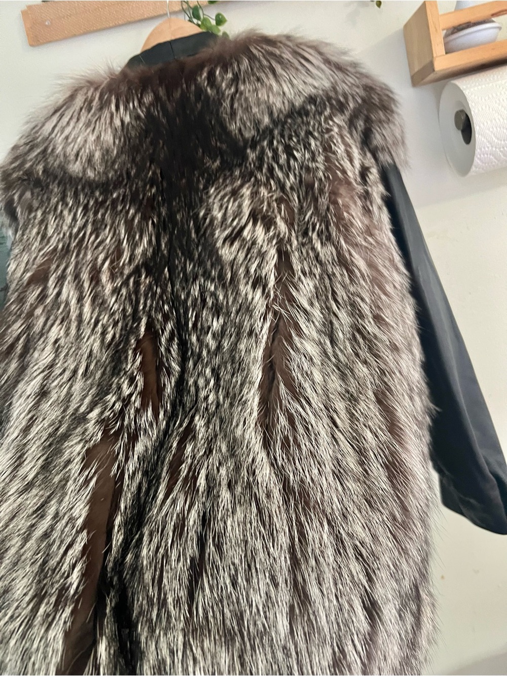 Saga Fox Fur Coat Vintage/ Leather Sleeves/ Canada/ Clean/ Like New - Picture 6 of 14